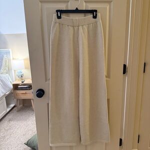 WinWin Soft Cream Knit Sweater